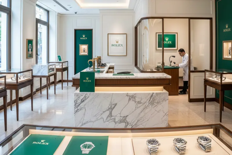ロレックス正規店の洗浄サービス料金と予約に関する最新ルール