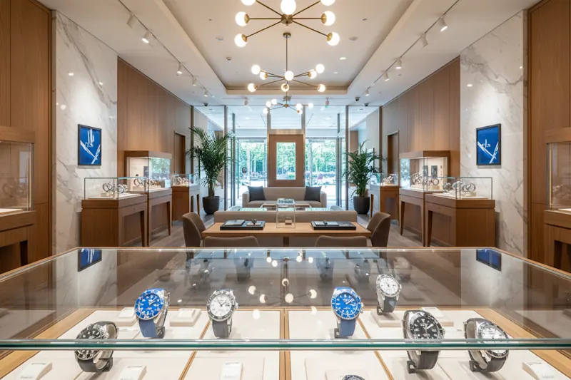 夏に強い “一生モノの高級時計”｜ブランド別おすすめモデル【2026】