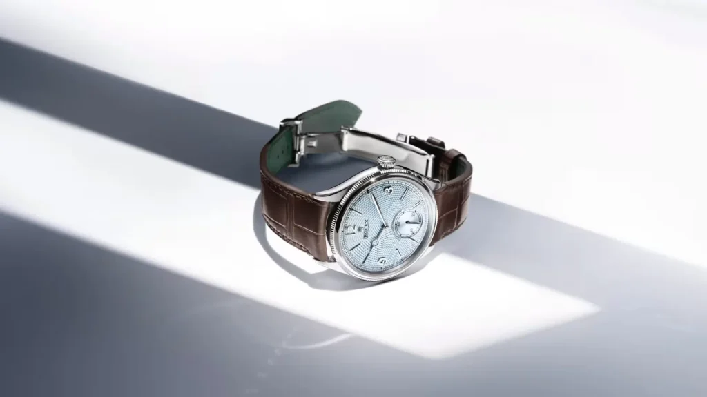 ロレックス 1908 アイスブルー文字盤 1908
39 mm、プラチナ、ポリッシュ仕上げ
リファレンス 52506